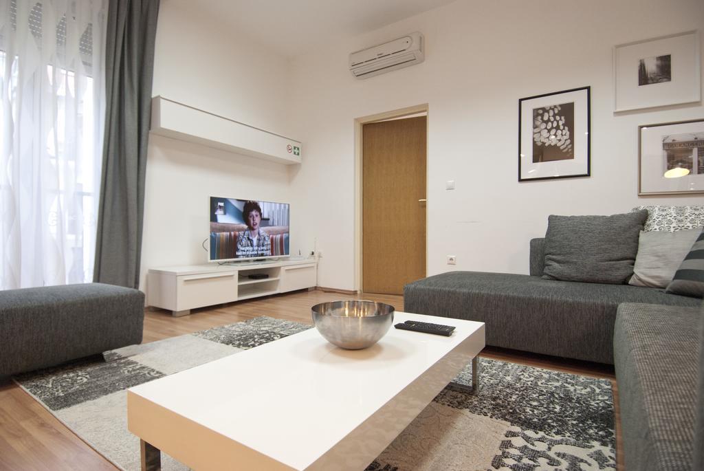 City Lights Apartment Ζάγκρεμπ Εξωτερικό φωτογραφία